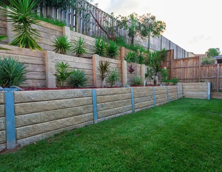 Retaining Walls & Landscape Edging